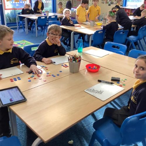 Maths - Shapes and counting in equal groups